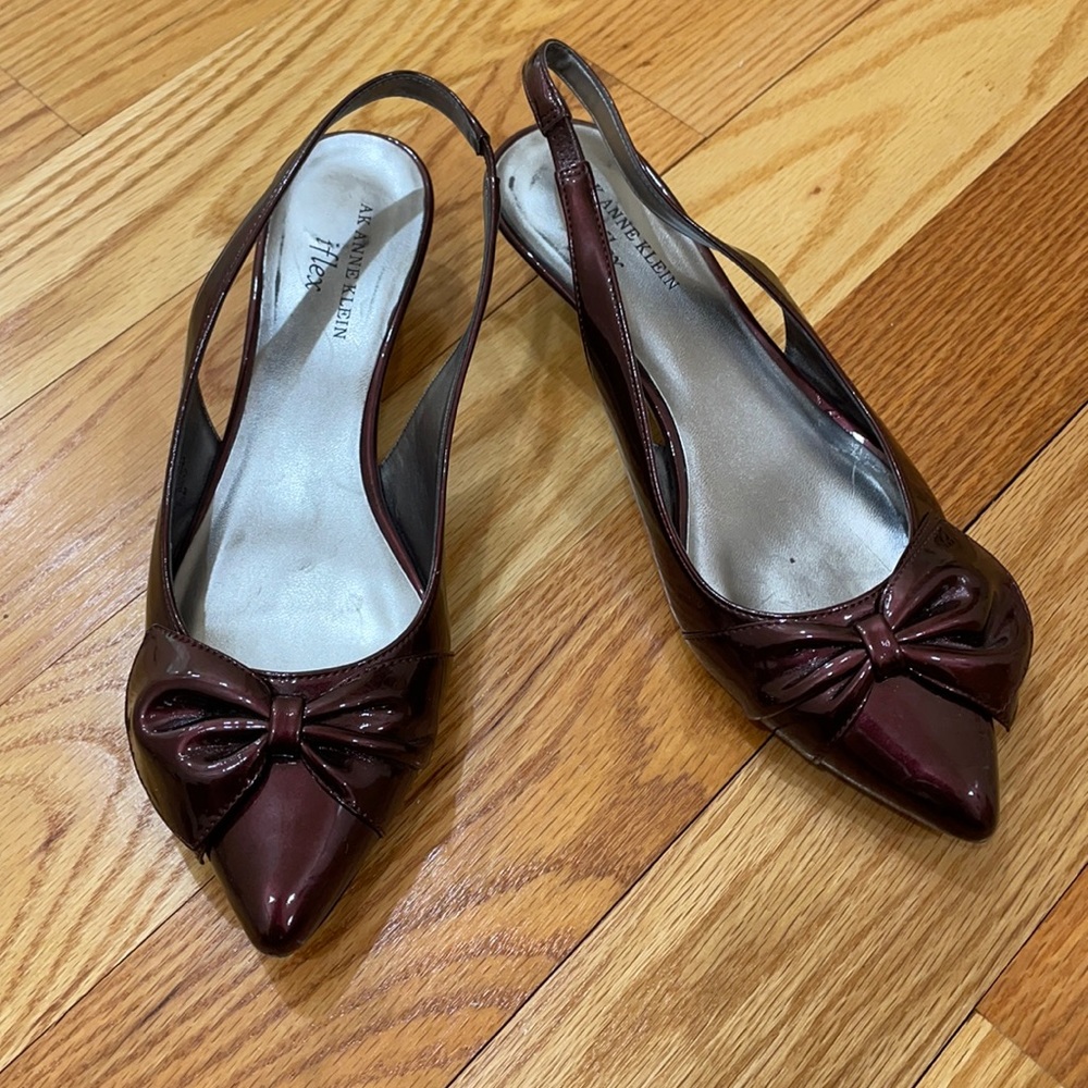 **Anne Klein Pansy Sling Back Kitten Heels Burgundy